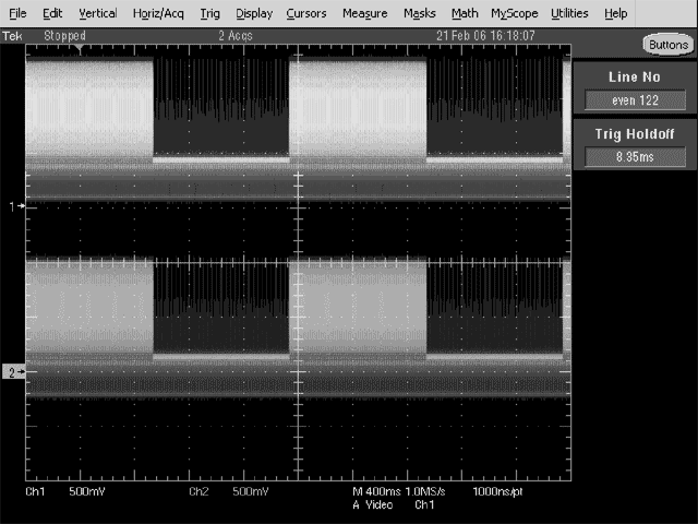 Figure 8. Regulate video test signal applied to the MAX9503—input waveform is on top, output waveform is on the bottom.