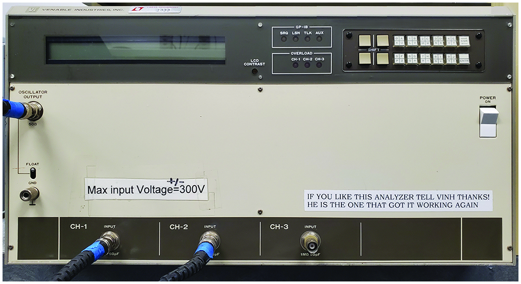 図6. 測定に使用した年代物のネットワーク・アナライザ(Venable Instrumentsの「5060A」)。ハイサイドへのフローティング・ノイズの注入と測定に使用しました。