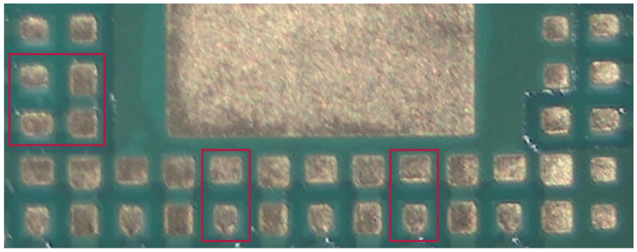 図3 隣接するLGAパッドのハンダ・マスクに変動がある場合の例(赤枠内)