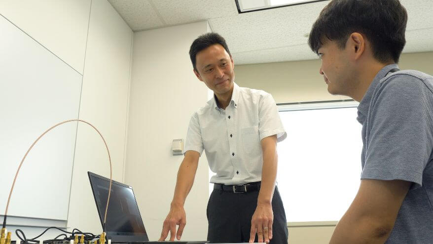 ADI・マリモ電子工業協業の様子