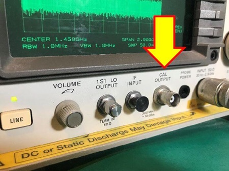 図 7. 8560E の 300MHz CAL OUTPUT 出力