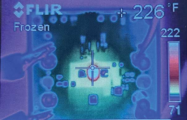 図6. インダクタが飽和した場合の熱画像。発熱量が多いため、温度が107.78℃(226° F)に達しています。