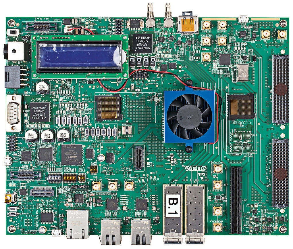 図16 . Arria 10 SoC 開発キット